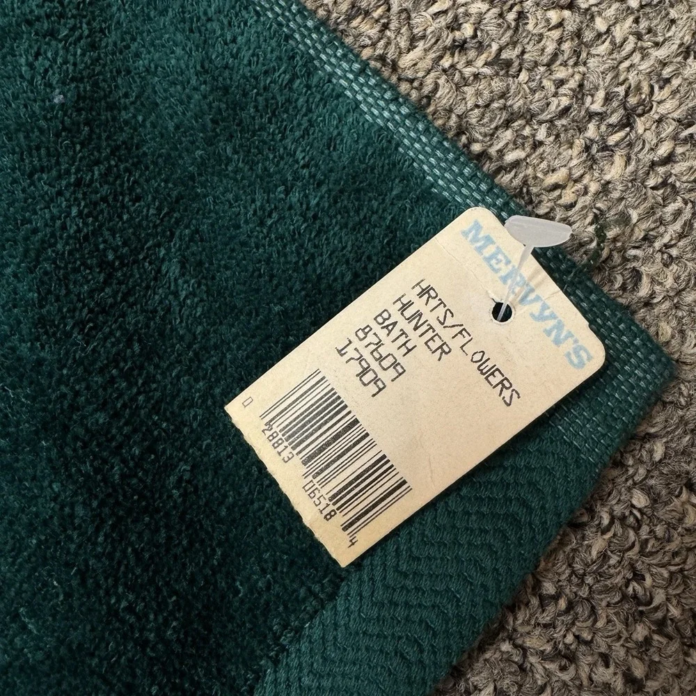 VTG 2 Piece Green Heart Embroidered Bath Towel Set USA Made Granny Cottagecore